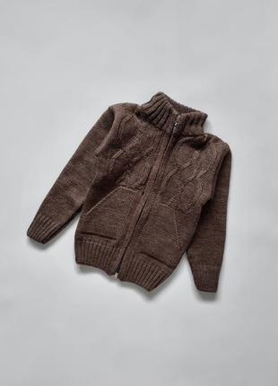 Вязаный свитер на зиму на замочке под горло на мальчика коричневый серый1 фото