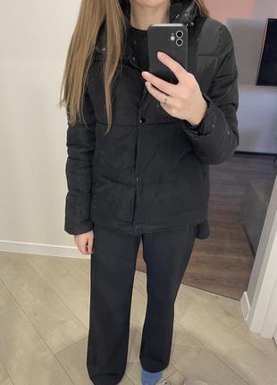 Черная короткая куртка демисезон, легкая зима синтепон2 фото