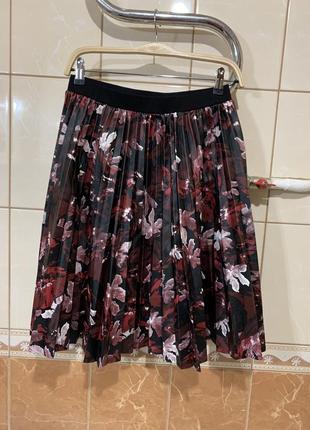 Кожаная юбка на резинке в цветочный принт кожаная юбка плиссе2 фото