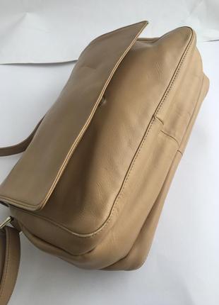 Объемная кожаная сумка кросс боди через плече, натуральная кожа бежевая3 фото