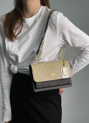 Кожаная сумка coach mini klare crossbody in signature Ccv beige/brown