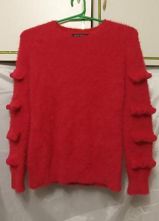 Жіночий класний светр з незвичайними рукавами