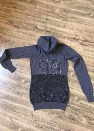 Мягенький серенький свитерок