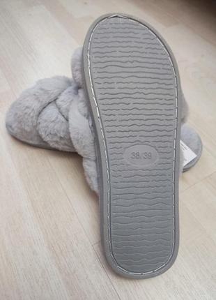 Мягкие домашние тапочки.