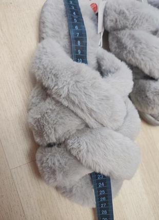 Мягкие домашние тапочки.