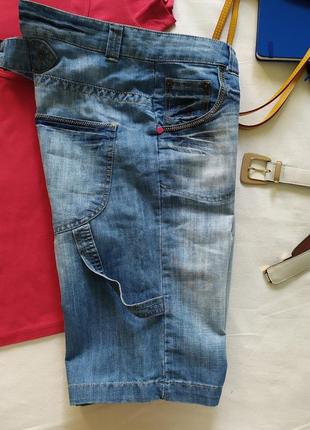 Тонкі джинси, джинсові шорти міді, бриджі з потертостями, цікавий дизайн