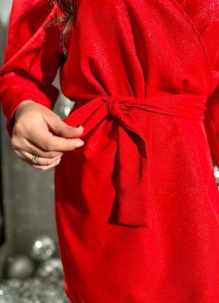Яркий наряд для празднования корпоративов и новогодних праздников.
сукня на запах 
•мод# 3145 фото