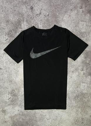 Спортивна футболка nike