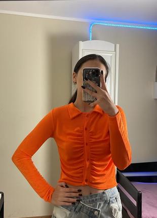 Яскрава кофтинка