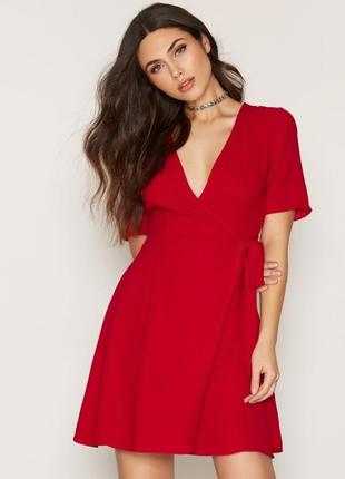 Червона літня сукня на запах