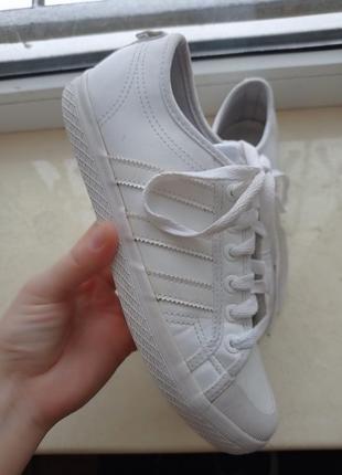 Оригинальные кроссовки adidas