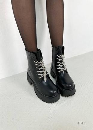 Женские зимние ботинки со стразами7 фото