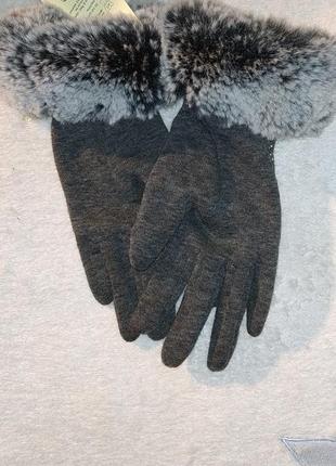 Женские зимние меховые перчатки со стразами.5 фото