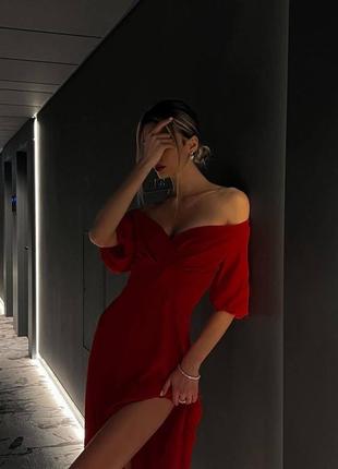 Красное платье с вырезом на бедре и длинным рукавом2 фото