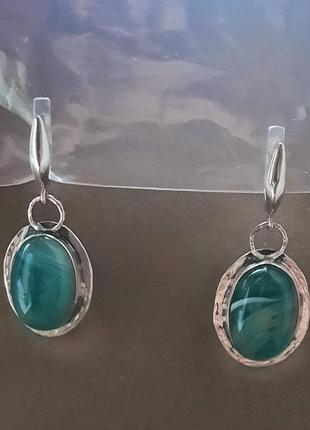 Дизайнерські ексклюзивні срібні сережки з природнім зеленим агатом
