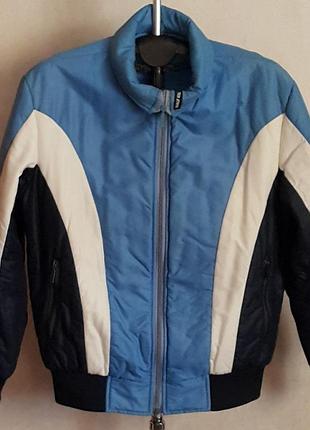 Спортивная короткая карточка. женская короткая куртка.