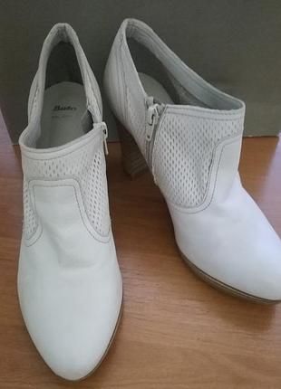 Шкіряні ботильйони bata