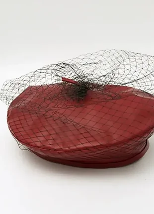 Бордовый женский берет из искусственной кожи с вуалью 55-58р (865)