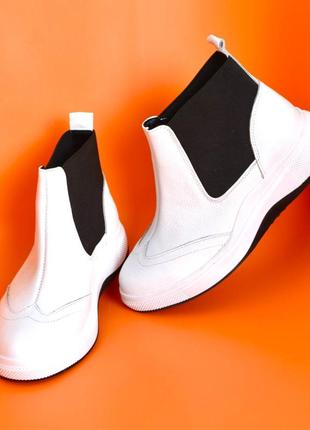 Белые кожаные ботинки по стилю челси короткие6 фото
