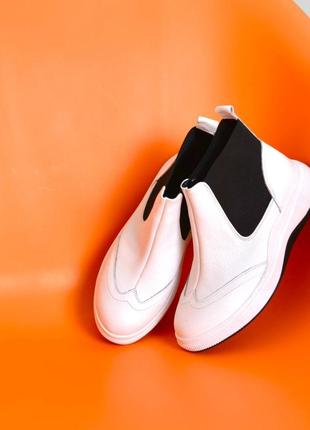 Белые кожаные ботинки по стилю челси короткие5 фото