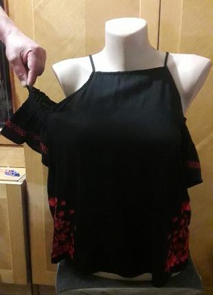 New look  вышиванка красной нитью открытые плечи1 фото