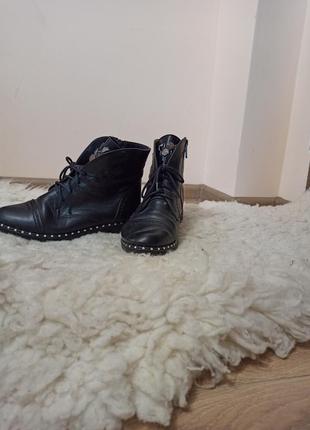 Шкіряні черевики на шнурках демі чорного кольору1 фото