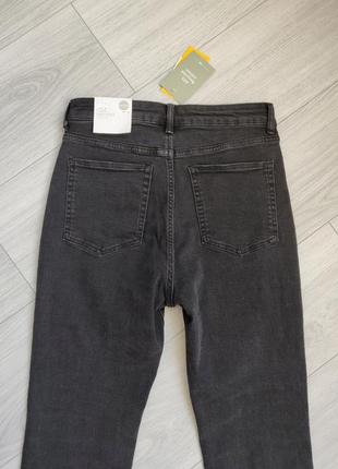 Темно-серые джинсы с высокой талией и разрезами снизу (м)8 фото