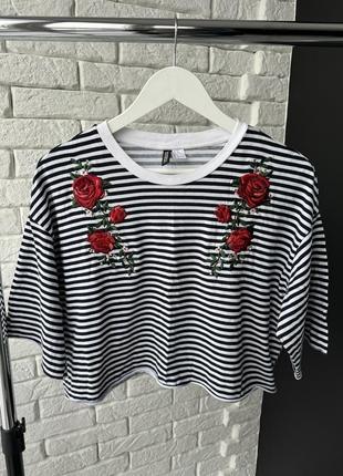 Футболка в полоску синяя с вышивкой укороченная свободная h&m
