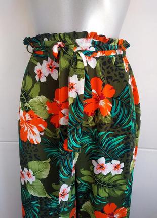 Стильные брюки кюлоты primark  с принтом красивых цветов и поясом9 фото