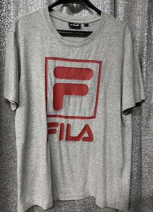 Серая футболка fila