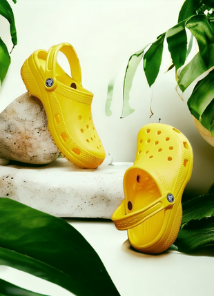 Яркие сабо crocs classic w6, w7