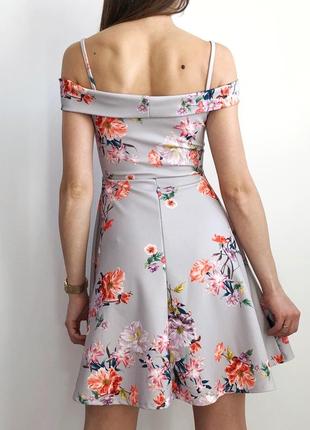Красивое платье на плечи в цветы5 фото