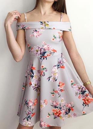 Красивое платье на плечи в цветы10 фото