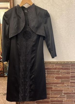 Чорний атласний костюм з вишивкою space for ladies