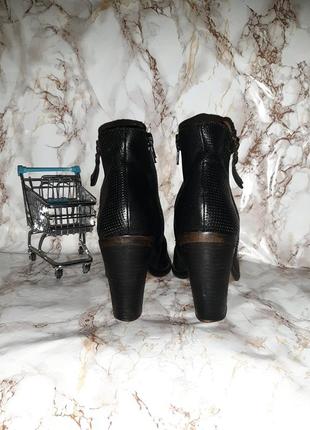 Черные кожаные деми ботинки на устойчивом каблуке6 фото