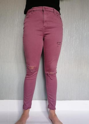 Чудові рожеві джинси з необробленими краями6 фото