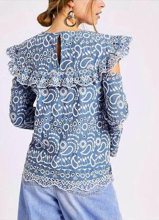 Шикарная рубашка-блуза river island василькового цвета шикарной прошвой с вырезами на плечах3 фото