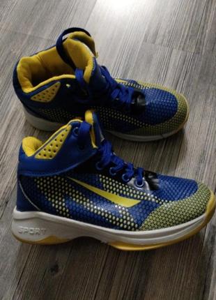 Высокие кроссовки на мальчика