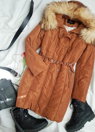 Чудове зимове пальто з пояском та капюшоном єнота symonder