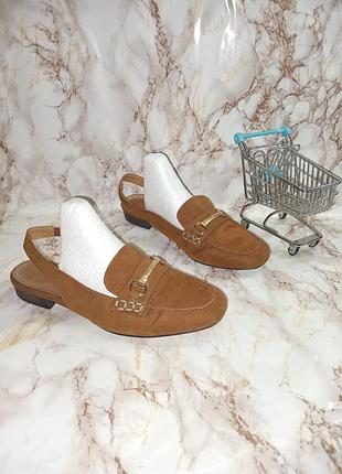 Коричневі мюлі із ремінцями позаду