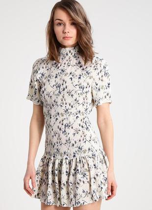 Стильное платье missguided  р. s с рюшами-воланами цветочный принт плиссе