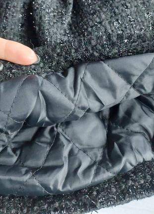 Костюм пиджак и юбка черный с бусами, пуговицы6 фото