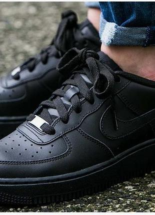 Крутезні кросівки  nike air force 1 le1 фото