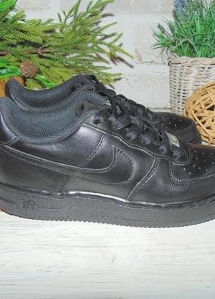 Крутезні кросівки  nike air force 1 le7 фото