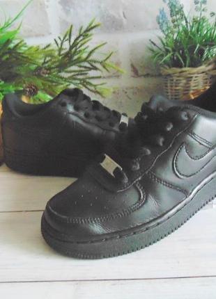 Крутезні кросівки  nike air force 1 le3 фото