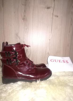 Лаковые кожаные крутые ботинки ботильоны guess