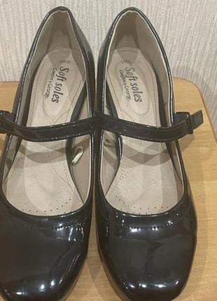 Удобные лаковые туфли черные1 фото