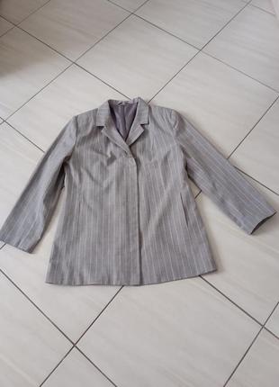 Серый пиджак в полоску3 фото