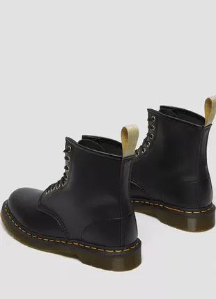 Ботинки сапоги dr. martens vegan 1460 felix lace up boots унисекс черные3 фото