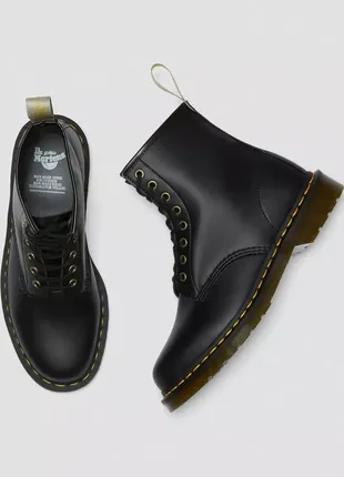 Ботинки сапоги dr. martens vegan 1460 felix lace up boots унисекс черные7 фото